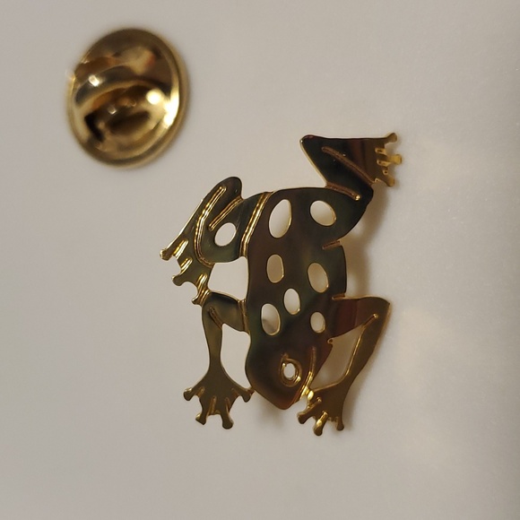 ⚡️5 for $20 - Gold Tone Metal Frog Pin - Picture 2 of 5